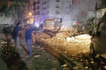 Van'da polis merkezine bombalı araçla saldırı: 3 ölü, 40 yaralı 