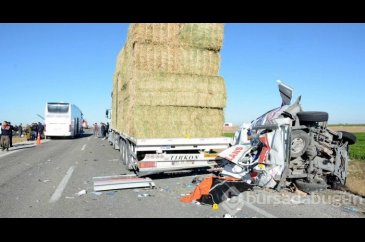 Yaralı alan ambulansa otobüs çarptı