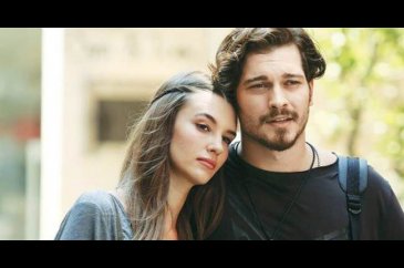 Sosyetik kadınlar Çağatay Ulusoy'un peşine düştü