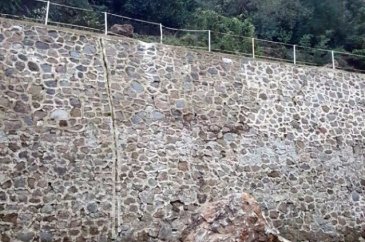 Trabzon&acute;da amatör maç öncesi sahaya kaya düştü