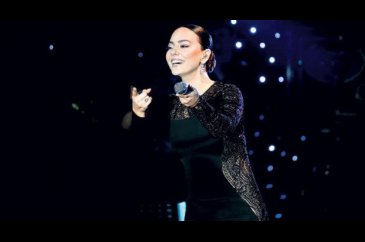 Ebru Gündeş'e Rıza Sarraf sorulunca el salladı