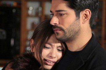 Neslihan Atagül'le Burak Özçivit'in arasında gerilim
