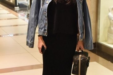 Asena Atalay da tüylü terlik modasına uydu