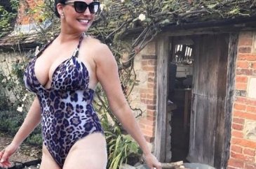 Ünlü manken Kelly Brook kasabada yaşamaya başladı
