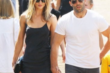 Rosie Huntington Whiteley isyan etti