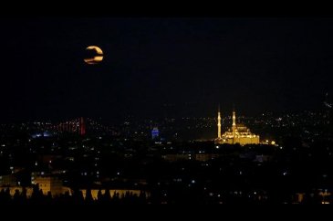 Süper Ay Türkiye'de dün gece böyle görüntülendi