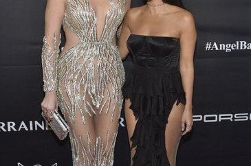 Kim Kardashian hastanede kardeşleri baloda!
