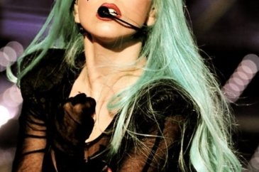 Lady Gaga'dan tecavüz itirafı