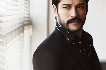 Burak Özçivit'e şok tepki: Siz de kimsiniz