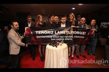 'Oldu mu şimdi' filmine siyahlar içinde gala