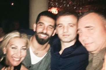 Aslıhan Doğan geldi, Arda Turan kaçtı