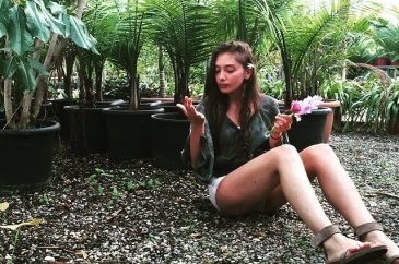 Neslihan Atagül'den cesur poz!