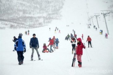 Kış turizminin yeni merkezi tatilcilerin akınına uğradı