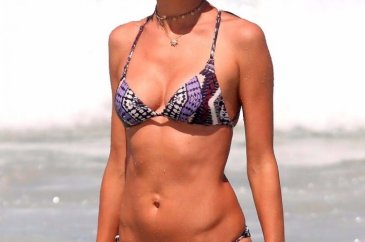Bikinisiyle zor anlar yaşadı