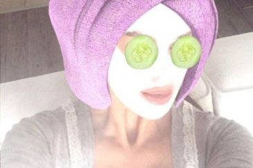 Ünlülerin güzellik maskeli selfie'leri
