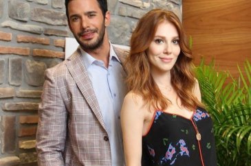 Kiralık Aşk oyuncularından veda pozu
