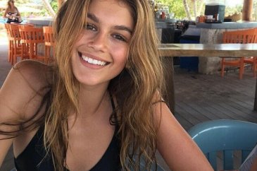 Kaia annesinin izinde