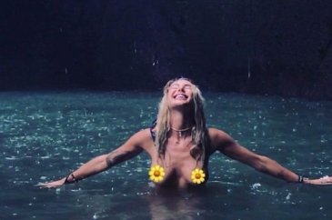 Instagram'da çıplak fotoğrafını paylaştı 'Sahara Ray'