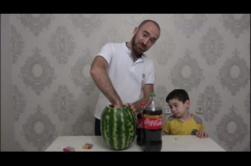 Karpuza kola ve naneli şeker dökülürse