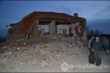 Çanakkale'de depremin bilançosu: 13 köyde 313 ev hasar gördü, 8 kiş...