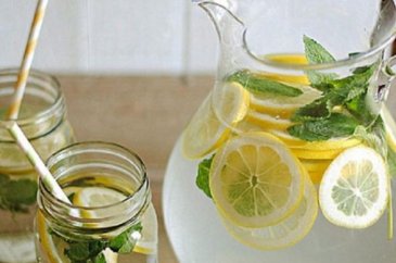 En lezzetli 7 detoks içeceği