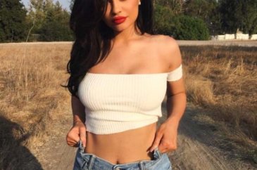 Irkçılıkla suçlanan Kylie Jenner hayranlarına küfür etti