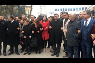 Ankara Üniversitesinde "KHK" eylemi: 11 gözaltı