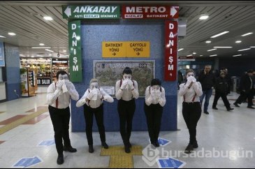Metroda pantomim yaptılar