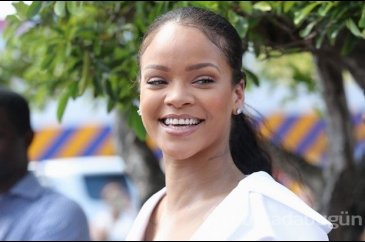 Harvard Üniversitesi Rihanna'yı seçti