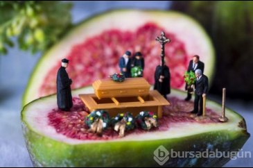 Oyuncak figürlerle yaratıcılığını konuşturdu