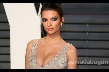 Emily Ratajkowski partinin yıldızı oldu