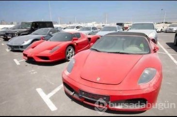Dubai'de lüks araçlar bir bir terk ediliyor