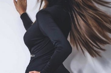 Neredeyse iç çamaşırlarıyla geldi