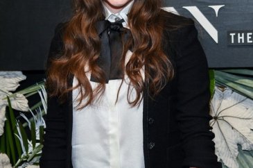 Katherine Langford "Batgirl" oluyor