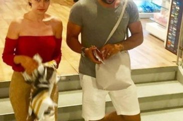 Burak Özçivit ve Fahriye Evcen hamburger sırasında