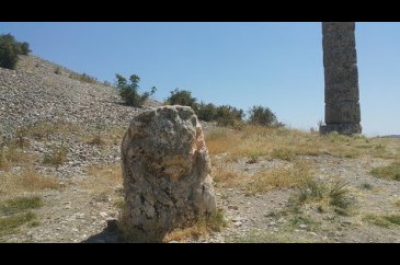 2 bin yıllık heykeli kırdılar