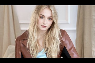 Sophie Turner (Sansa Stark): Akvaryumda yaşıyorum