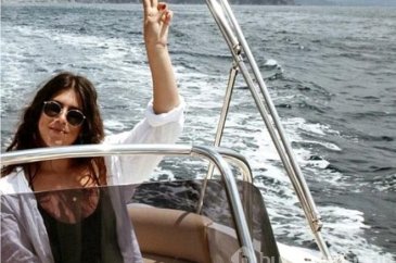 Zengin erkekler sayesinde dünyayı gezdi