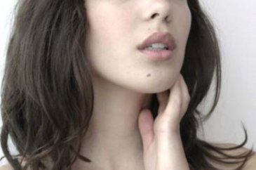 Sosyal medyada dalga geçilen tek kaşlı modele teklif yağıyor