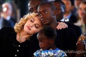 Madonna'dan evlatlık çocuklarının ülkesinde hastane açtı