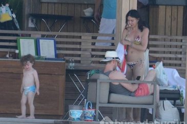Hande Ataizi oğlu Leon'u zor ikna etti