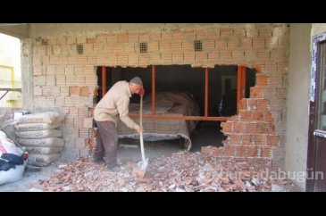 Binaya 'hapsettiği' otomobilini 37 yıl sonra çıkardı