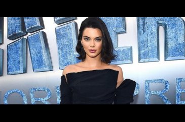 Kendall Jenner, Cara Delevingne'ı Desteklemeye Gitti!
