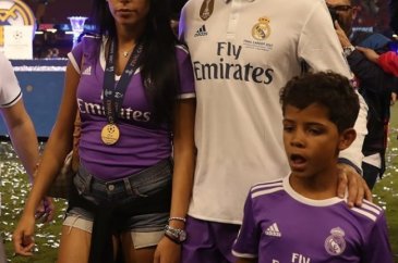 Cristiano Ronaldo, sevgilisinin hamile olduğunu doğruladı