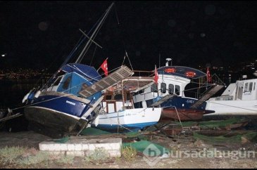 Deprem sonrası vatandaşlar panikle sokağa döküldü