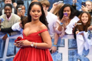 Rihanna kilolu hali ile de büyülüyor