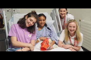 Lorde Çocuk Hastanesini Ziyaret Etti