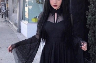 Sırf Barbie'ye benzemek için her gün bunu yapıyor!