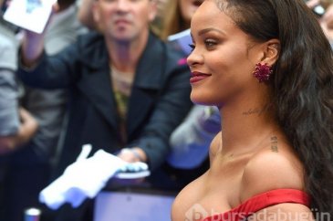 Rihanna hayranlarını ikiye böldü 