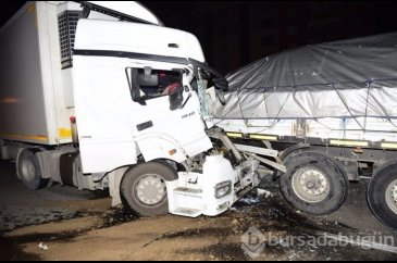 Bursa'da iki TIR çarpıştı